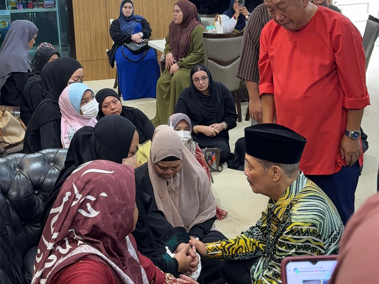 Hajiji pays last respects to the late Bung Moktar