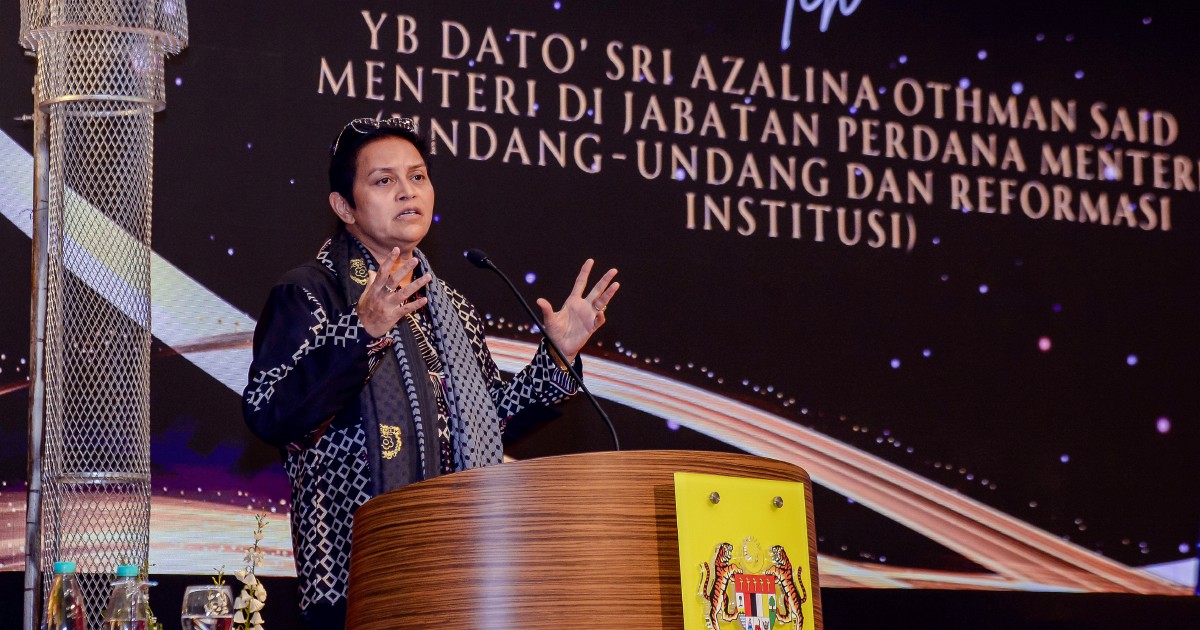 Govt to retable bill limiting PM's tenure in Dewan Rakyat next month