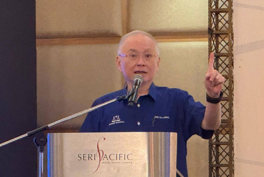 魏家祥出席国阵汇报会　为明日开始新季国会会议做好准备