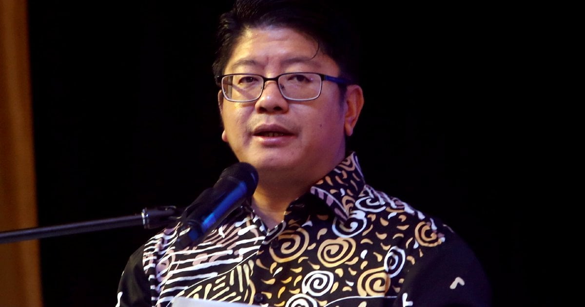 Ewon Benedick bukan lagi anggota Kabinet Persekutuan - Fahmi