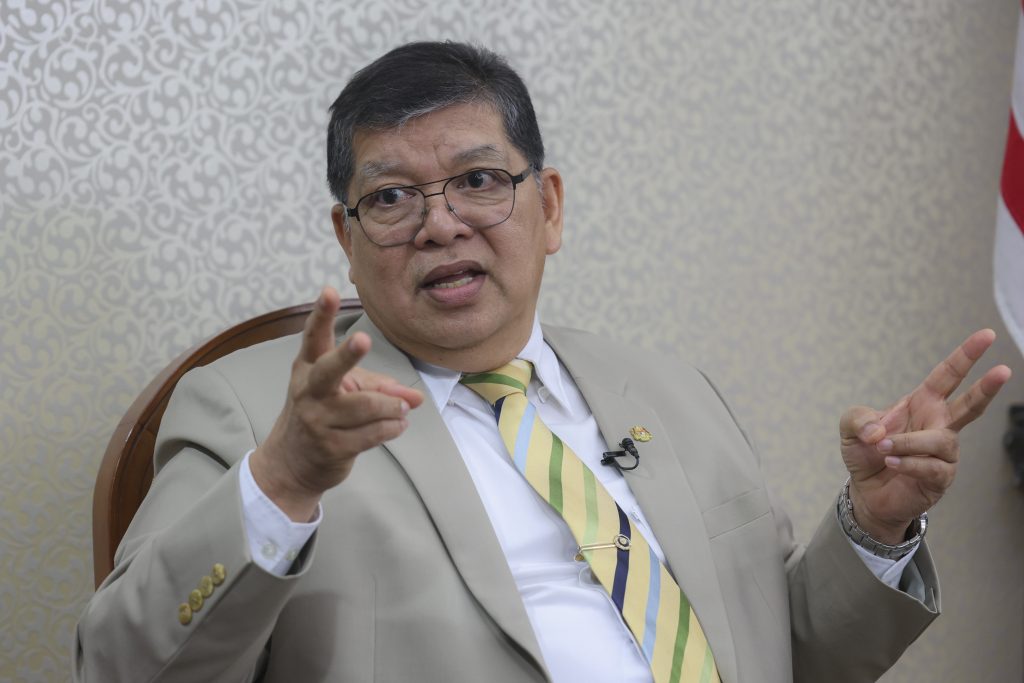 Speaker yet to be notified of Hamzah’s resignation as Opposition Leader