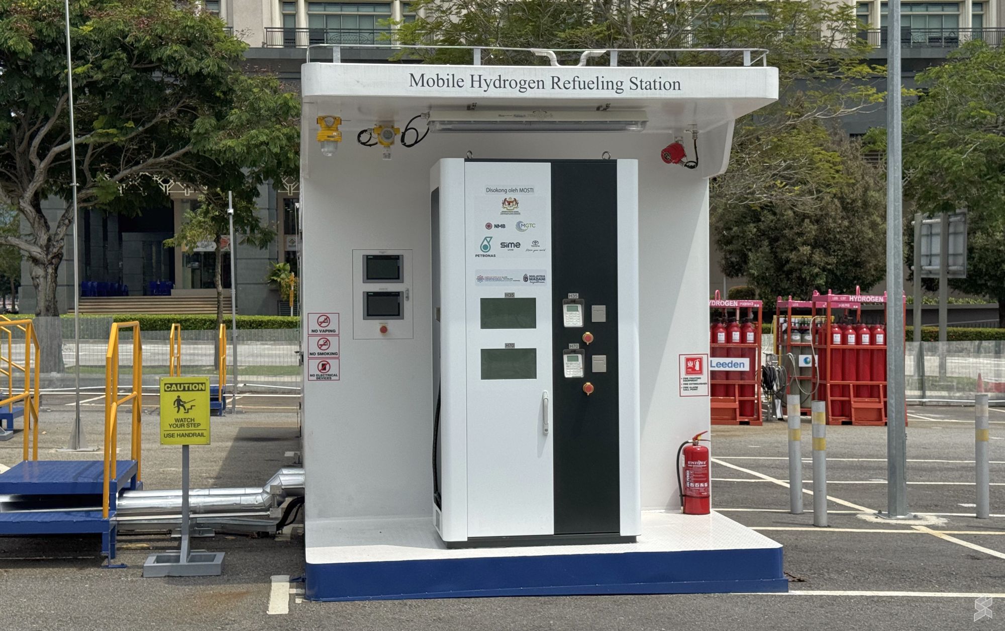 Putrajaya gets first Mobile Hydrogen Refuelling Station in West Malaysia. Are hydrogen cars really the future?