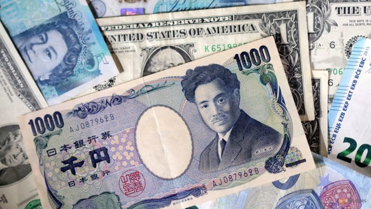 Dollar edges up as US-Iran conflict keeps risk appetite in check