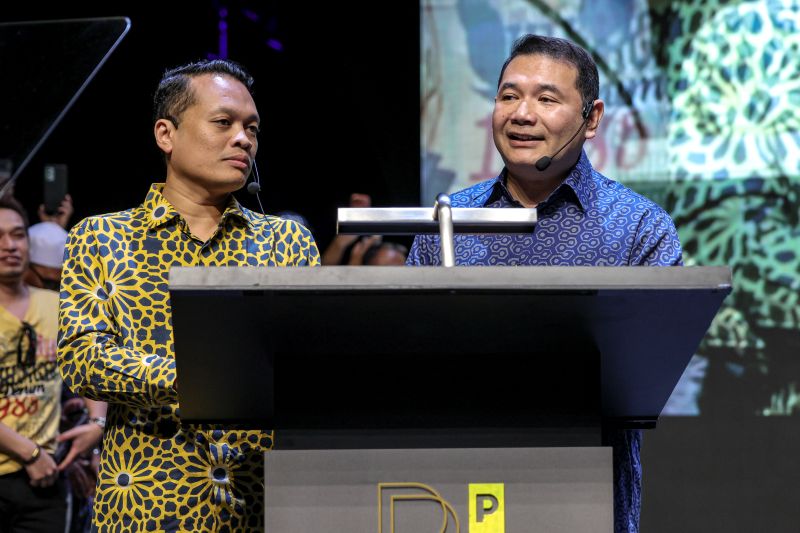 Rafizi, Nik Nazmi sudah serah surat letak jawatan kepada Speaker Dewan Rakyat