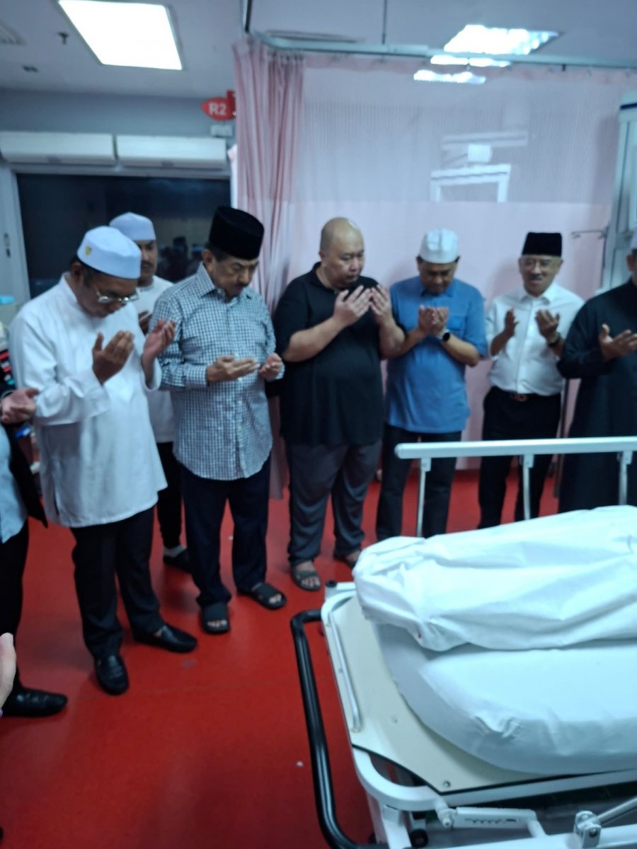 敦阿末沙逝世　沙巴元首与夫人致哀