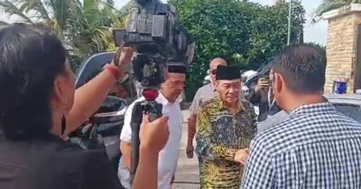 Hajiji pays respects to Bung; Zahid to join later