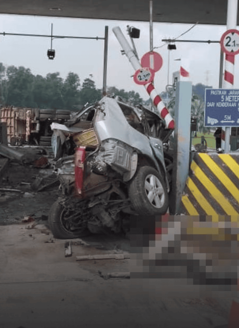 Bukit Kajang toll crash one dead