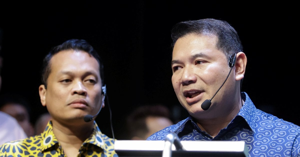 PKR refers Rafizi, Nik Nazmi status to Speaker after party exit