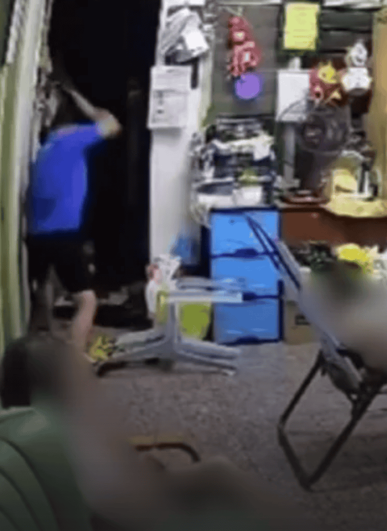 舅舅鞭打外甥虐童案延扣