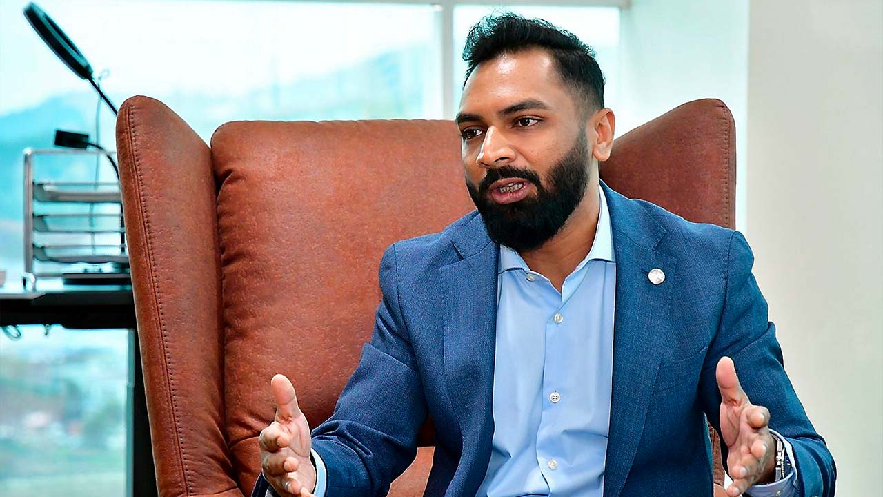 baru dan hangat dalam sorotan korporat dan bisnes