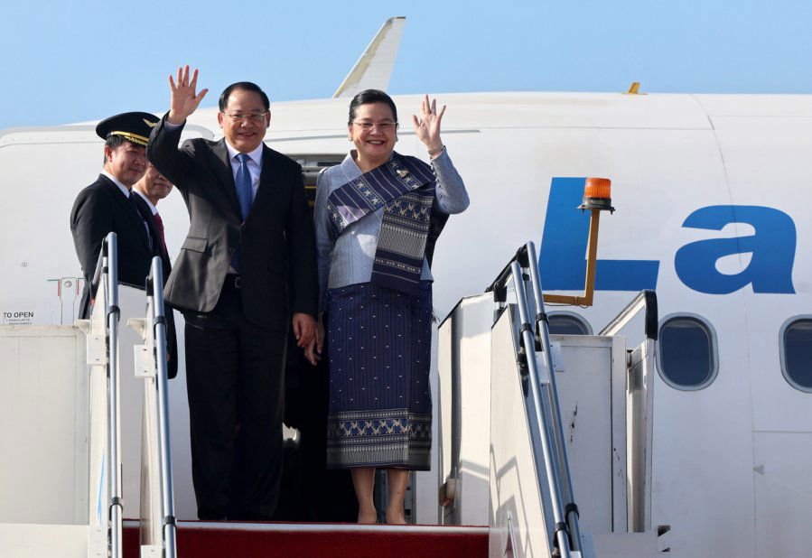 寮总理出席官方迎接仪式　东盟峰会前夕晤安华会谈