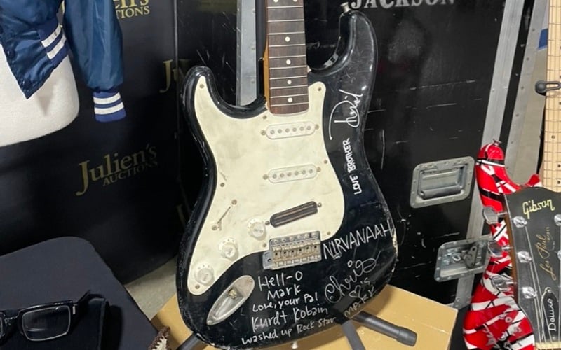 Kurt Cobain’s smashed guitar sells for nearly US600,000