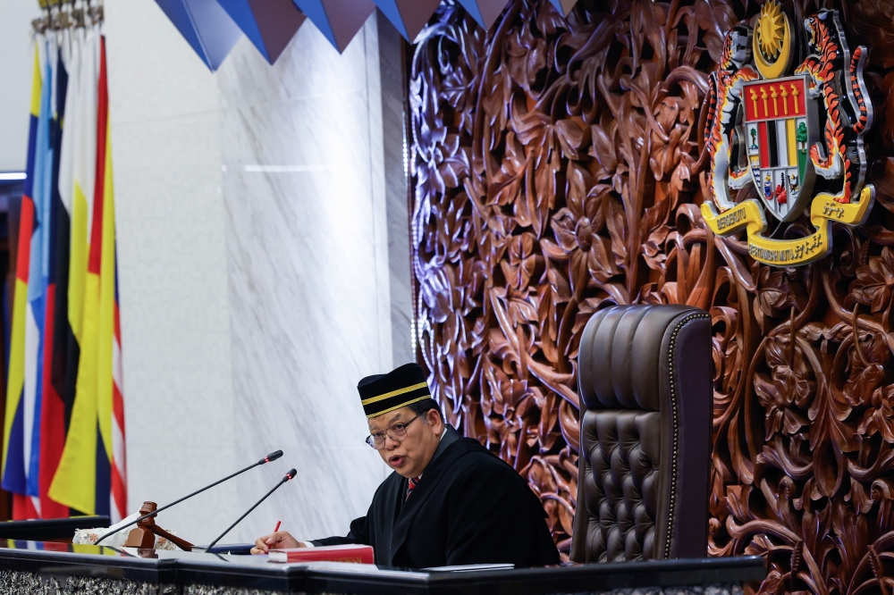 No official letter yet on Hamzah Zainudin’s resignation as Opposition Leader, says Speaker