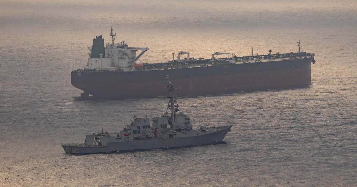 Iran fires 'warning shots' as US navy says its ships entered Gulf via Hormuz