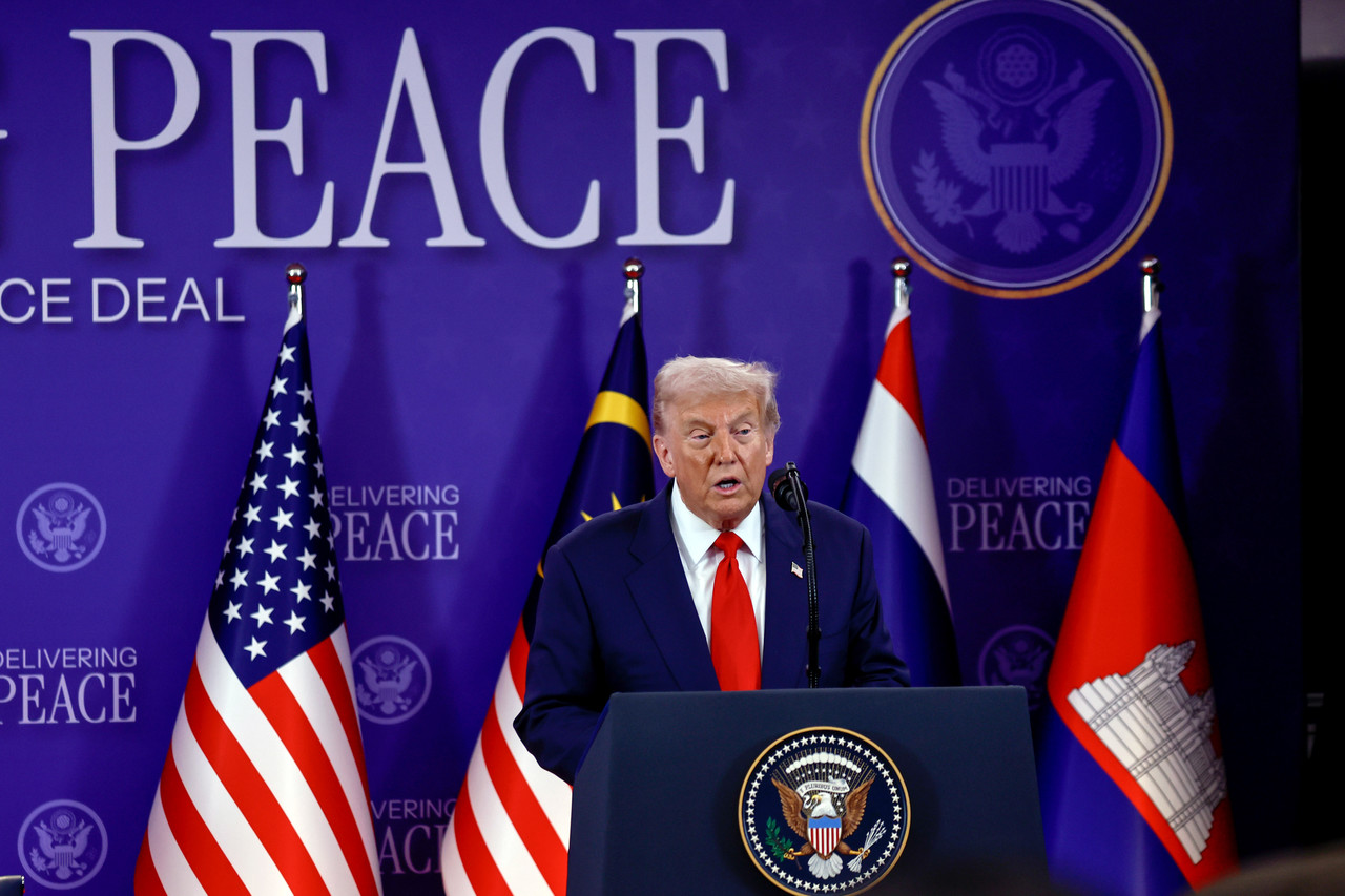 Trump orders US Navy to blockade Strait of Hormuz